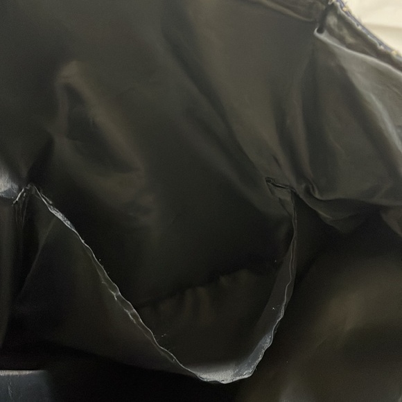 Tommy Hilfiger women’s handbag in like new condition. Mainly navy with white TH - Picture 10 of 10